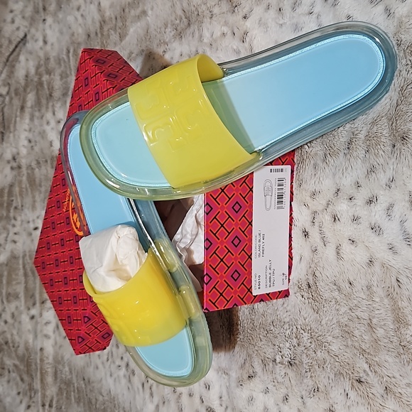 関税送料込【Tory Burch】Bubble Jelly ビジュートリム サンダル Tory Burch Bubble Jelly Sandals | Shopbop